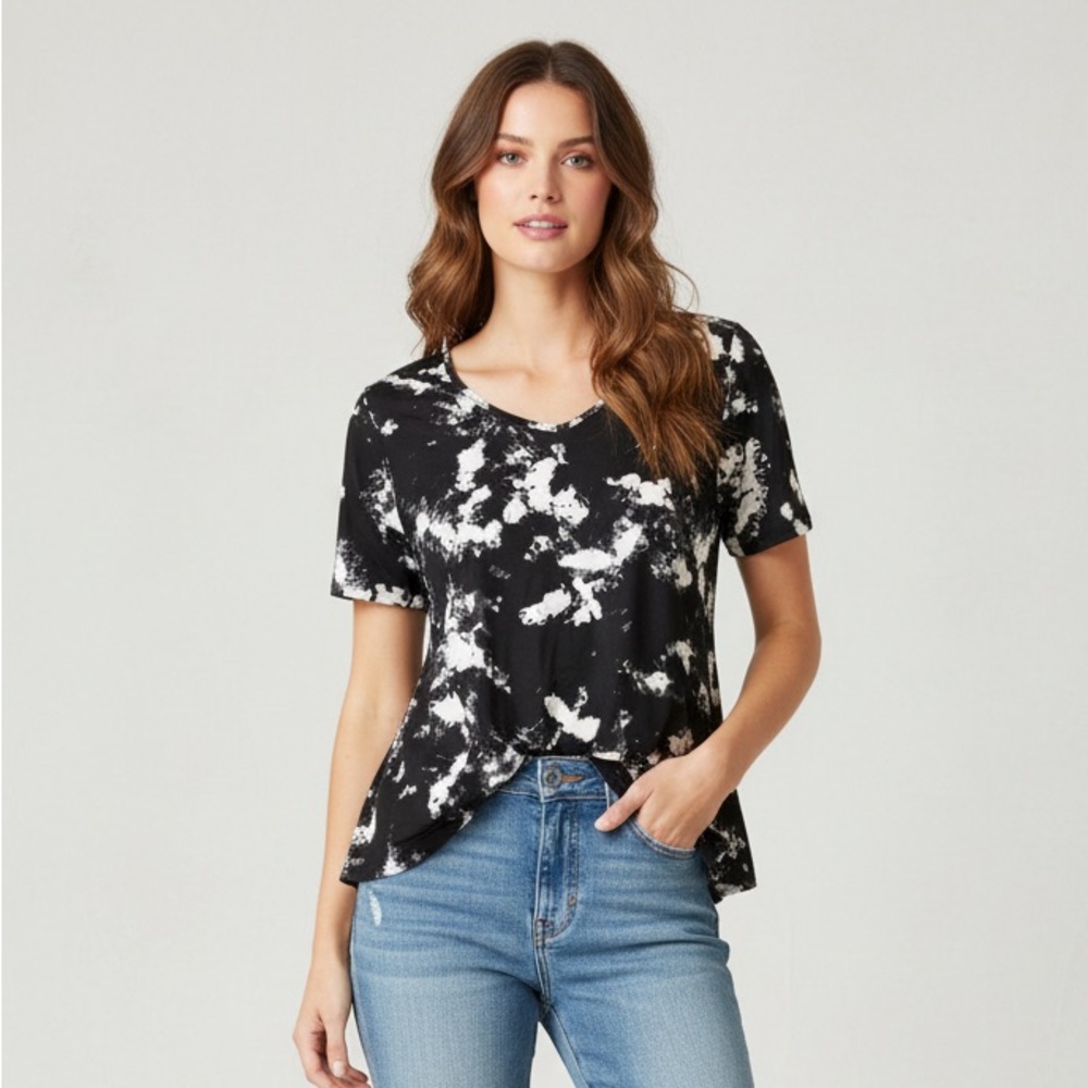 LuLaRoe Perfect T • Swing Shape • Side Slits • Black and White